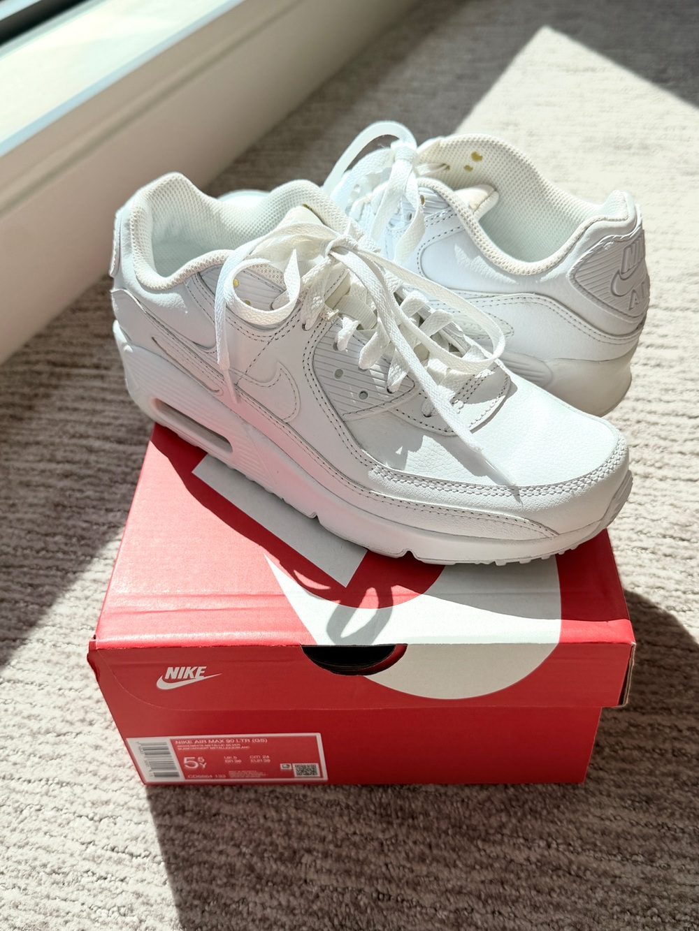 Nike Air Max 90 Women’s Triple White Low Top Leather Sneakers - Size 7
